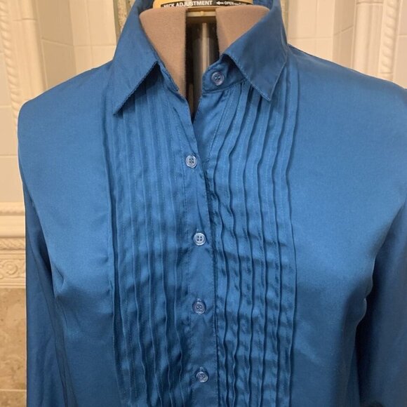 White Stag. Size XL (16/18). Pin Tucks. Long Sleeve. Roll Tab Cuff. B95. - Picture 2 of 7